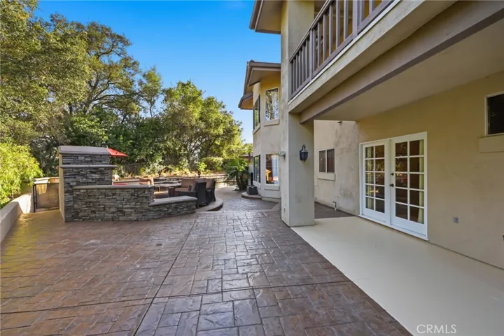 664 Manor Ridge Road, Santa Paula, California 93060