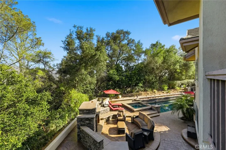 664 Manor Ridge Road, Santa Paula, California 93060