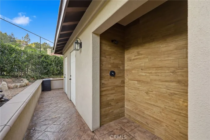 664 Manor Ridge Road, Santa Paula, California 93060