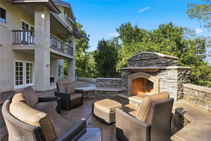 664 Manor Ridge Road, Santa Paula, California 93060
