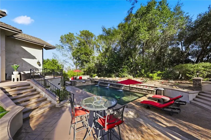 664 Manor Ridge Road, Santa Paula, California 93060