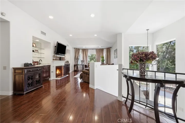 664 Manor Ridge Road, Santa Paula, California 93060