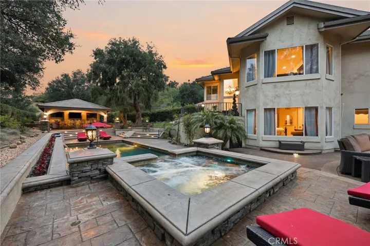 664 Manor Ridge Road, Santa Paula, California 93060
