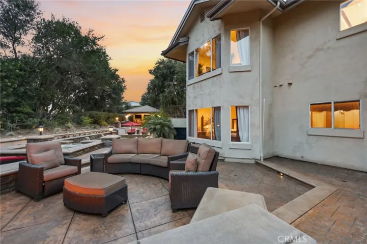 664 Manor Ridge Road, Santa Paula, California 93060