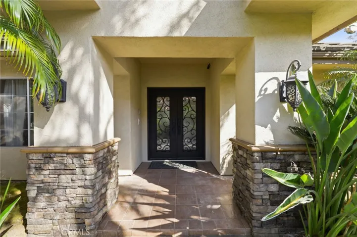 664 Manor Ridge Road, Santa Paula, California 93060