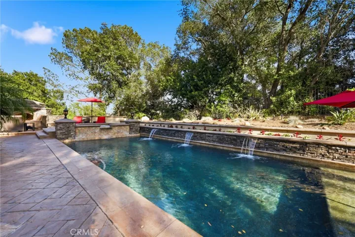 664 Manor Ridge Road, Santa Paula, California 93060