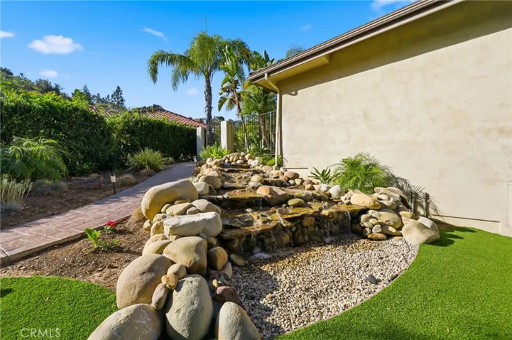 664 Manor Ridge Road, Santa Paula, California 93060