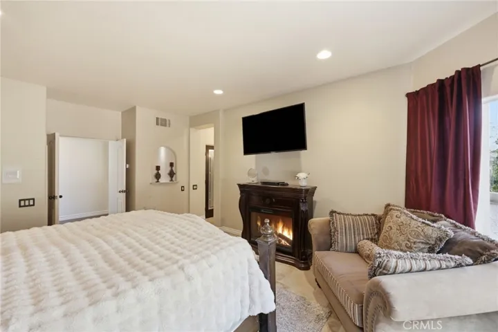 664 Manor Ridge Road, Santa Paula, California 93060