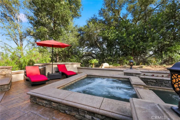 664 Manor Ridge Road, Santa Paula, California 93060