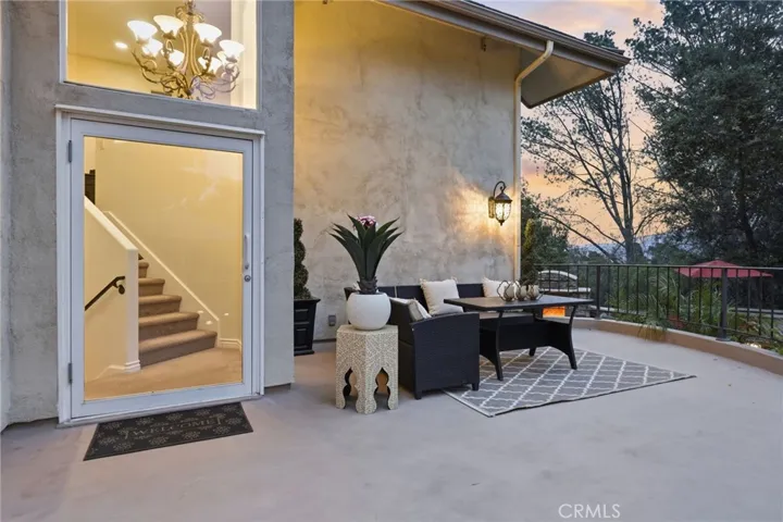 664 Manor Ridge Road, Santa Paula, California 93060
