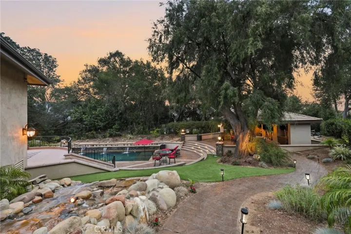 664 Manor Ridge Road, Santa Paula, California 93060