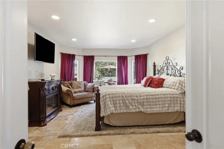 664 Manor Ridge Road, Santa Paula, California 93060