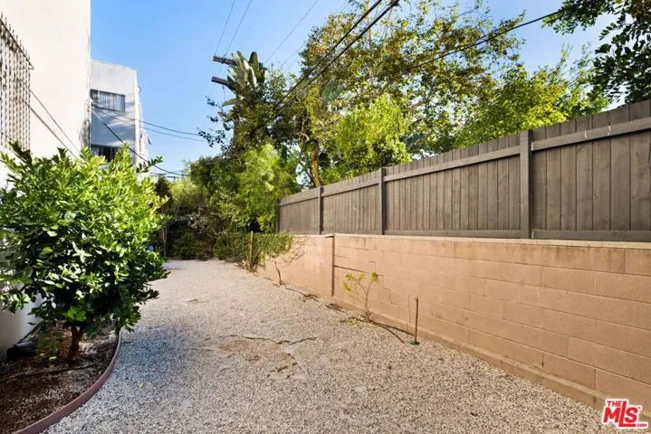 Courtyard to dog run