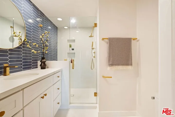 531 N Rossmore Avenue Pha, Los Angeles, California 90004
