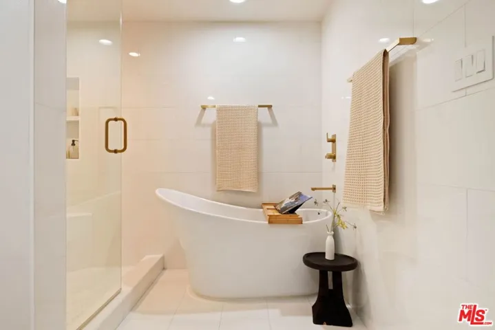 531 N Rossmore Avenue Pha, Los Angeles, California 90004