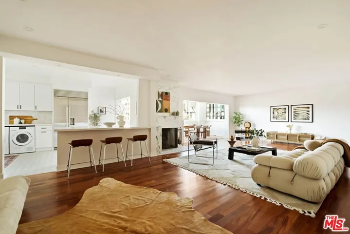 531 N Rossmore Avenue Pha, Los Angeles, California 90004