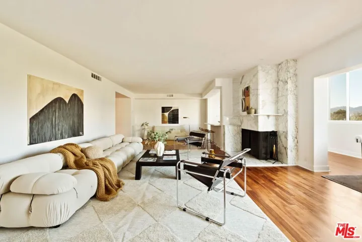 531 N Rossmore Avenue Pha, Los Angeles, California 90004