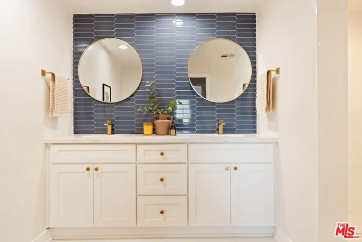 531 N Rossmore Avenue Pha, Los Angeles, California 90004