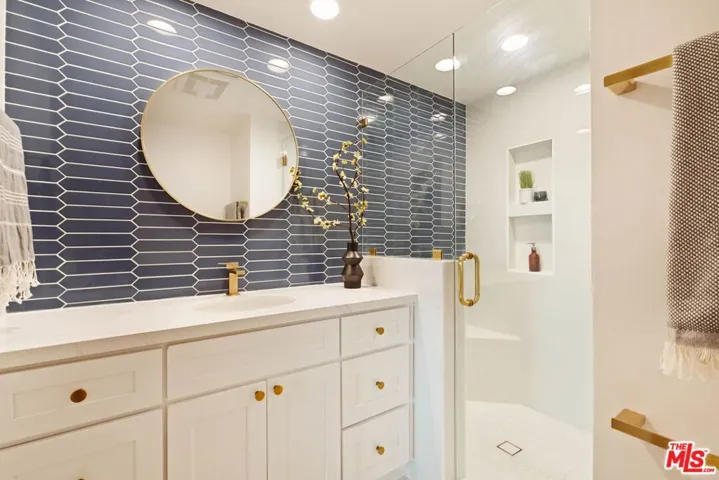 531 N Rossmore Avenue Pha, Los Angeles, California 90004