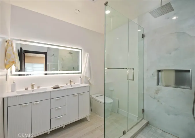 16158 Magnolia, Encino, California 91436