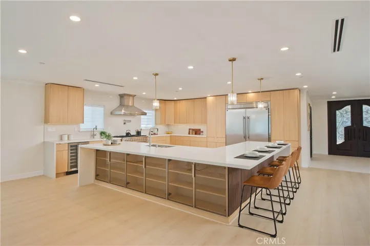 16158 Magnolia, Encino, California 91436