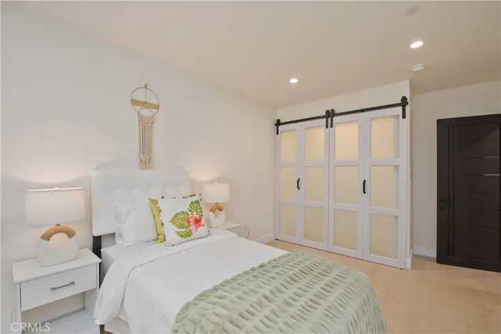 16158 Magnolia, Encino, California 91436