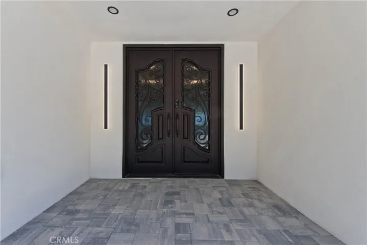 16158 Magnolia, Encino, California 91436