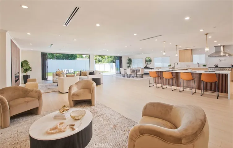 16158 Magnolia, Encino, California 91436