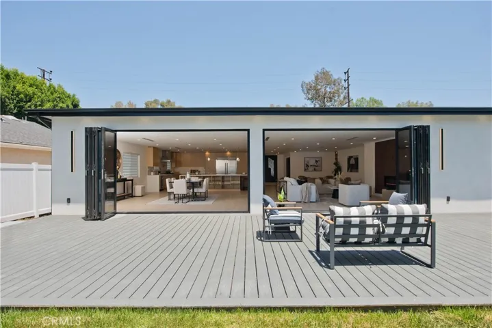 16158 Magnolia, Encino, California 91436
