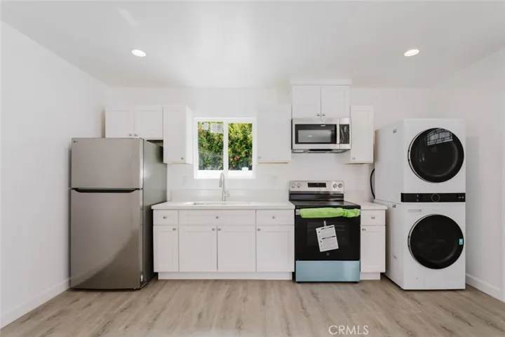 18310 Gresham Street, Northridge, California 91325