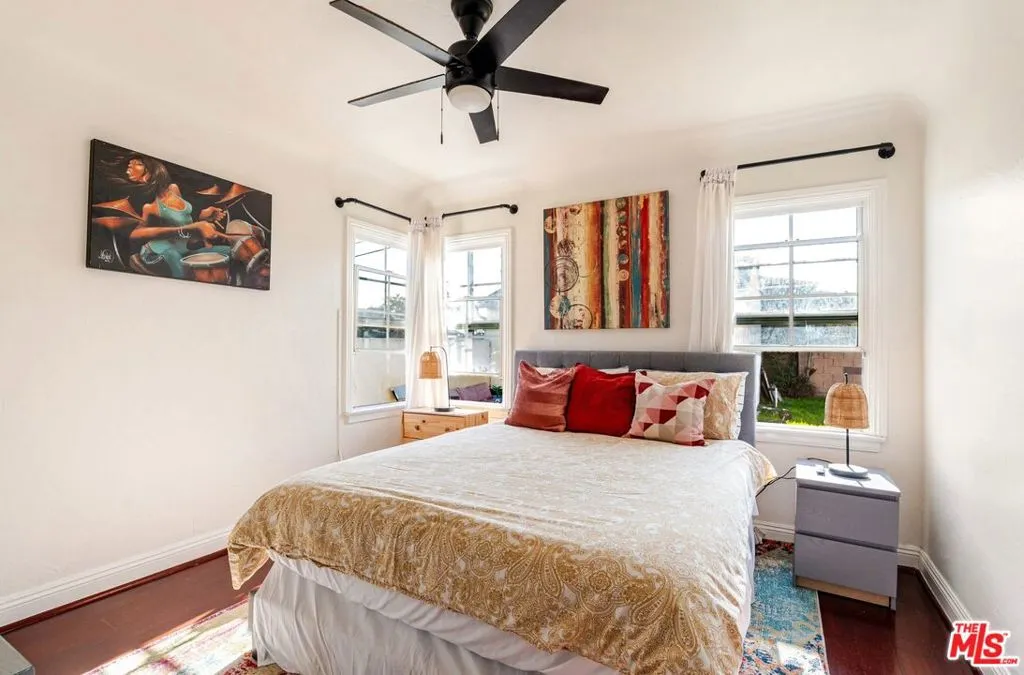 BEDROOM 2
