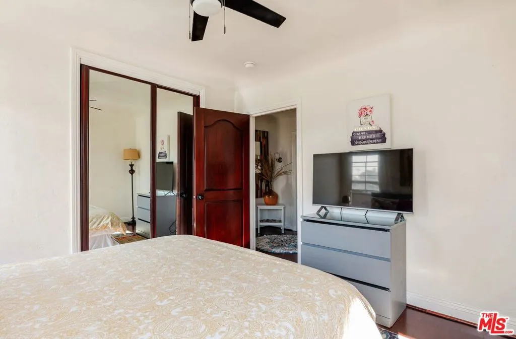 BEDROOM 2
