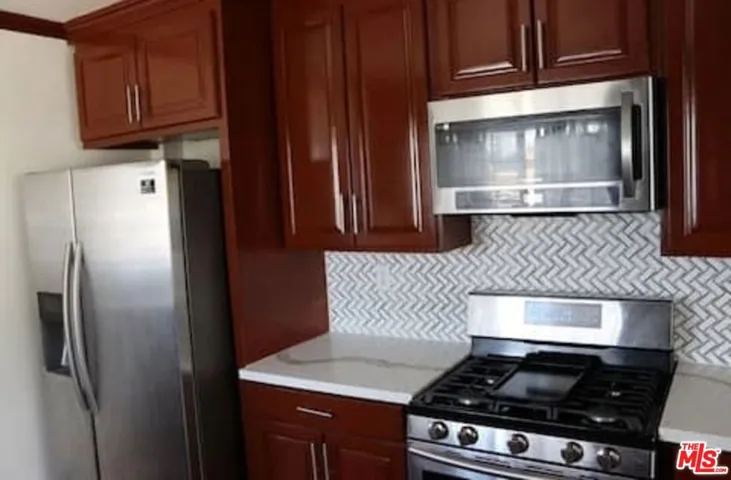 KITCHEN STOVE