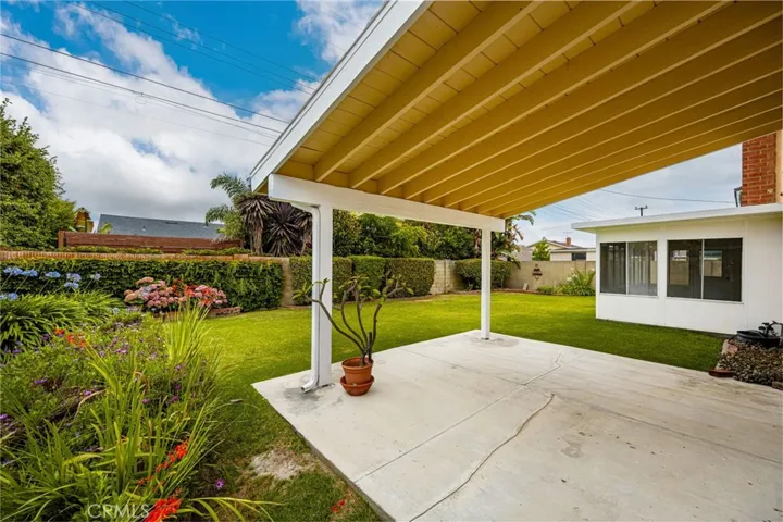 5242 Loyola, Westminster, California 92683