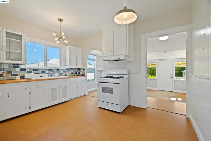 22836 High St, Hayward, California 94541