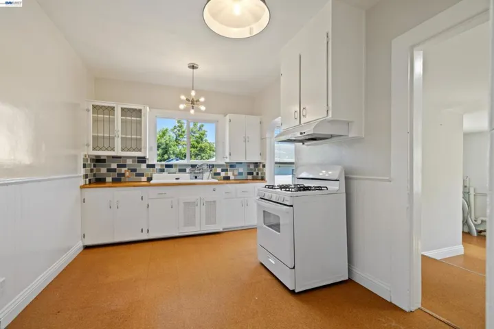 22836 High St, Hayward, California 94541