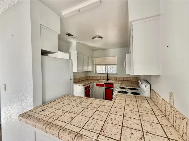 1027 W Dakota 113, Fresno, California 93705