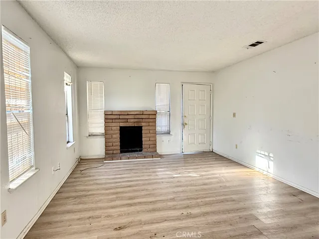 1027 W Dakota 113, Fresno, California 93705