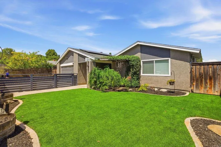 10029 Via Leslie, Santee, California 92071