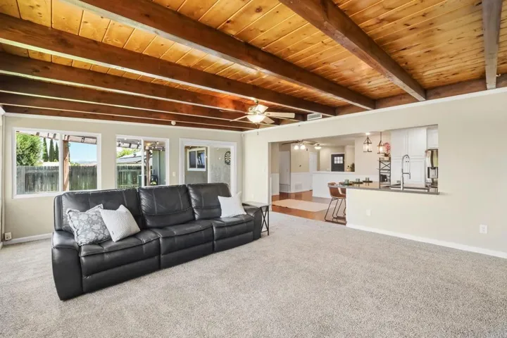 10029 Via Leslie, Santee, California 92071