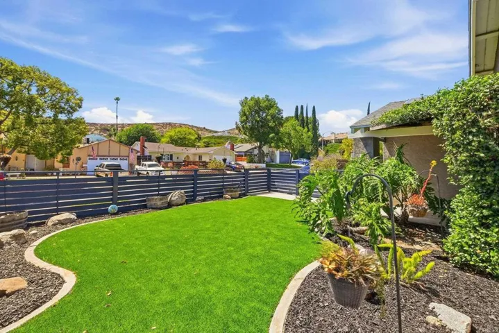 10029 Via Leslie, Santee, California 92071