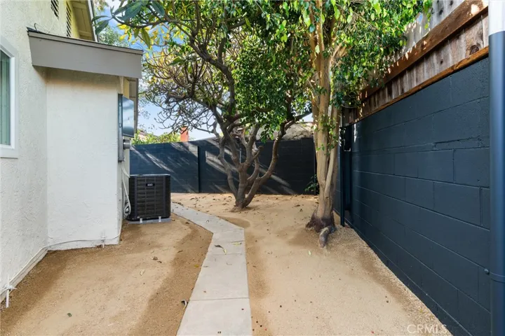 2101 N Hathaway, Santa Ana, California 92705