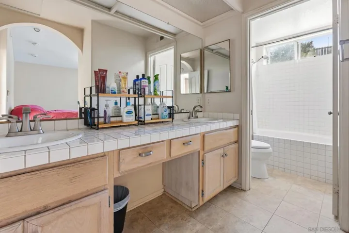 2020 N Nutmeg, Escondido, California 92026