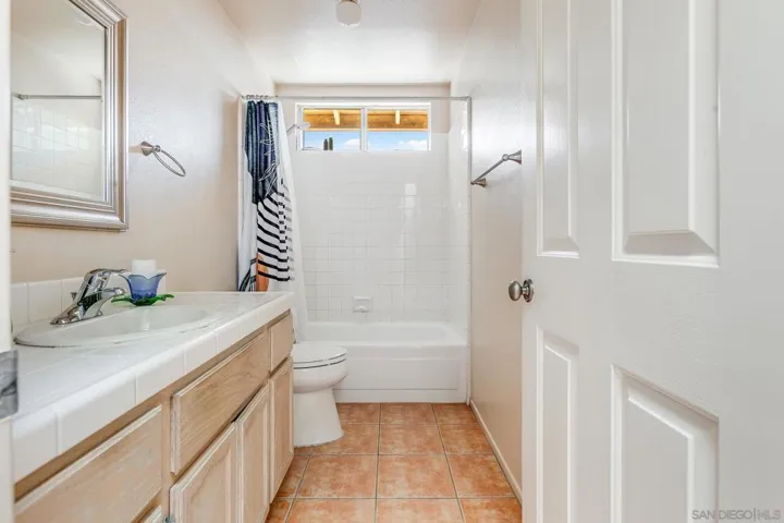 2020 N Nutmeg, Escondido, California 92026
