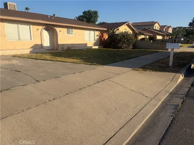 8636 Tamarind, Fontana, California 92335