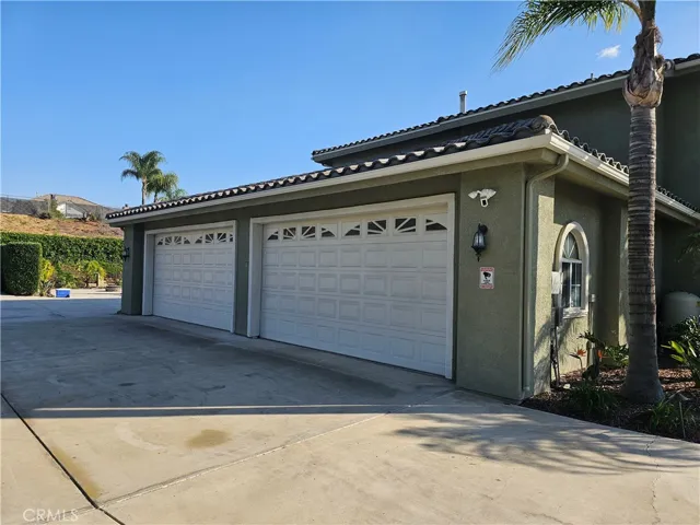 4 Car Attched Garage