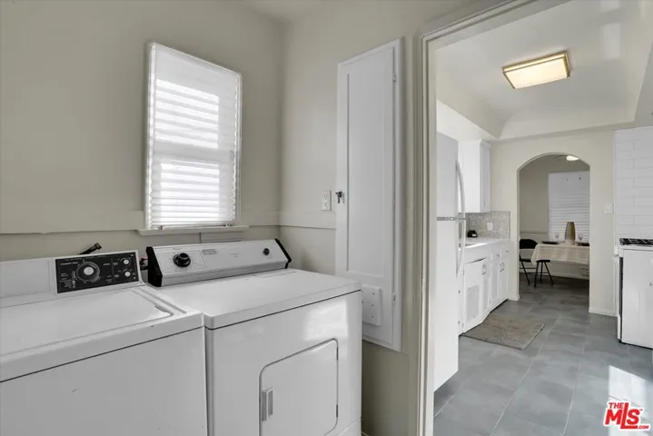 3800 Roxton Avenue, Los Angeles, California 90008