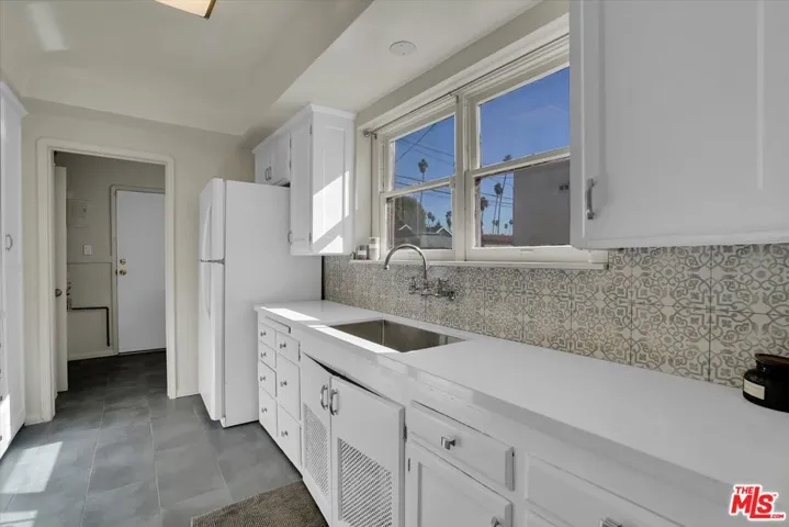 3800 Roxton Avenue, Los Angeles, California 90008