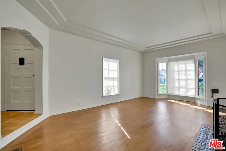 3800 Roxton Avenue, Los Angeles, California 90008