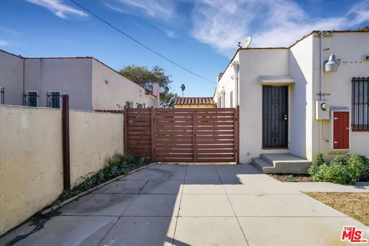 3800 Roxton Avenue, Los Angeles, California 90008